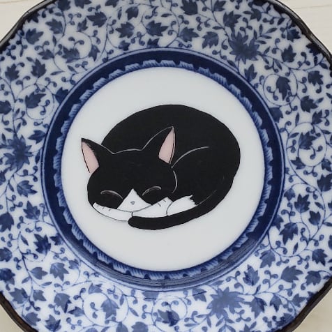 新品　九谷焼　眠り猫　9.6cm 角小皿　醤油皿　美山窯  シャム　ねこ　ネコ