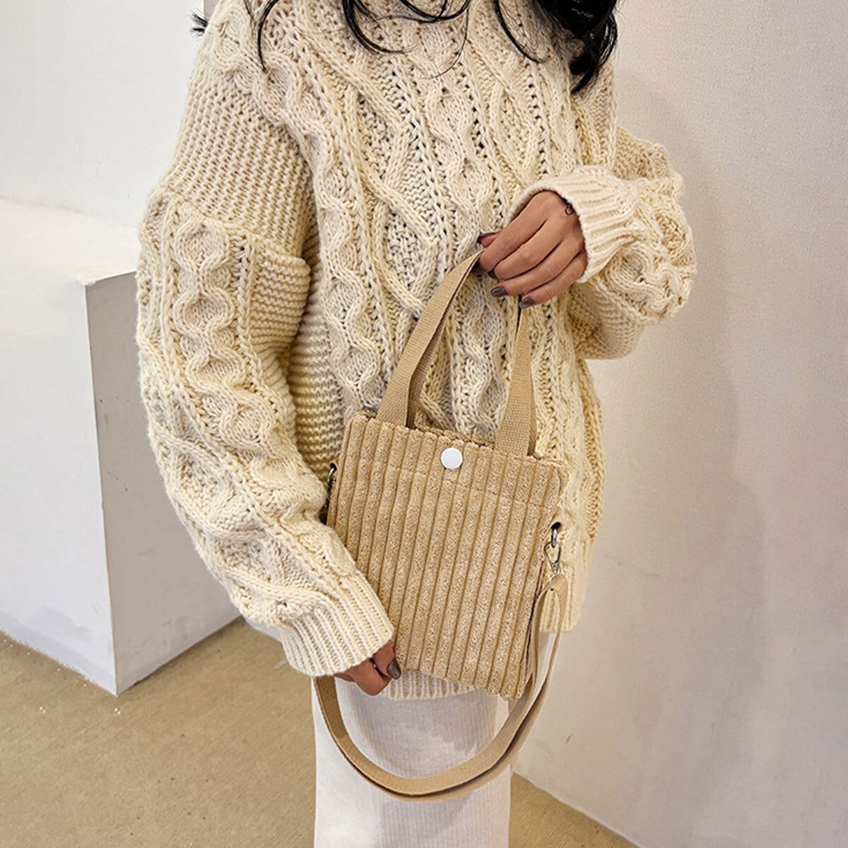 ミニバッグ コーデュロイ スマホポーチ レディース 秋冬 韓国 小さめ バッグ 大人 かわいい おしゃれ きれいめ カジュアル スクエアバッグ 軽量 肩掛け 斜め掛け 大人可愛い 大人女子