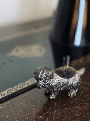 ドギーのピンクッション