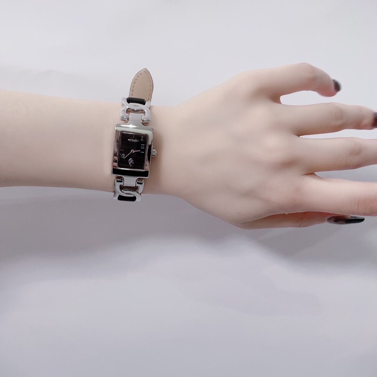 NieRLADIESSQUARE高品質腕時計【BLACKSILVER】