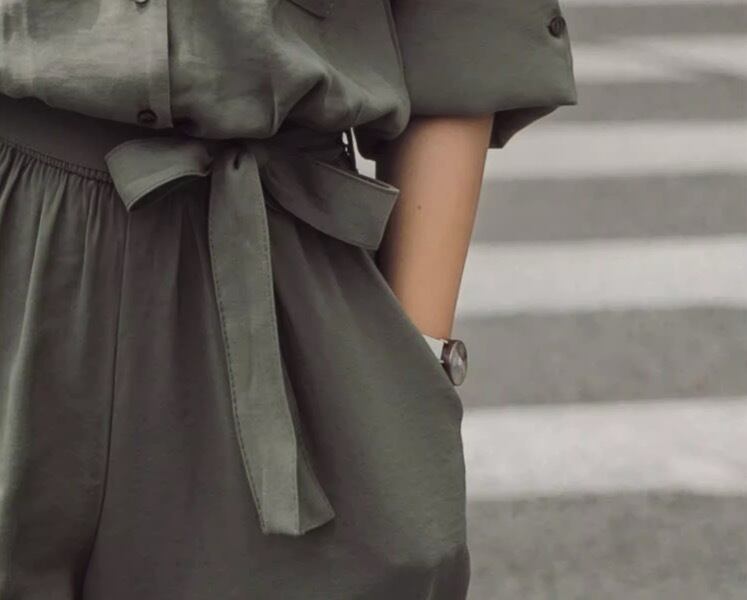 ジャンプスーツ オールインワン トップス ボトムス シャツ カットソー オールインワン ロング ロング丈 ミディアム丈 袖あり 長袖 パフスリーブ フレアスリーブ フレンチスリーブ ドロップショルダー 萌袖 Vネック 襟付き フレア セミフレア ストレート ワイド Aライン ジャンプスーツ オールインワン トップス ボトムス シャツ カットソー