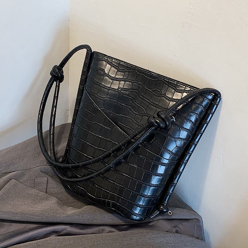 香港スタイルの女性用大容量バッグハンドバッグ2020新しい流行のファッションオールマッチショルダーバッグネットレッドメッセンジャーバケットバッグ 手作りハンドバック3531359968