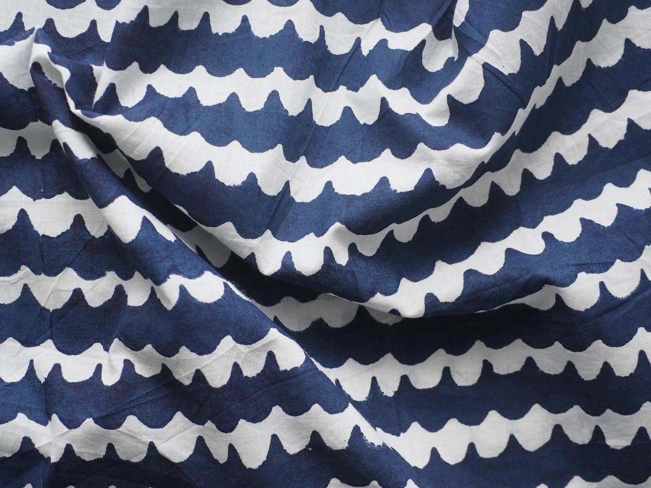 block print fabric 波 (ネイビー/オレンジ)