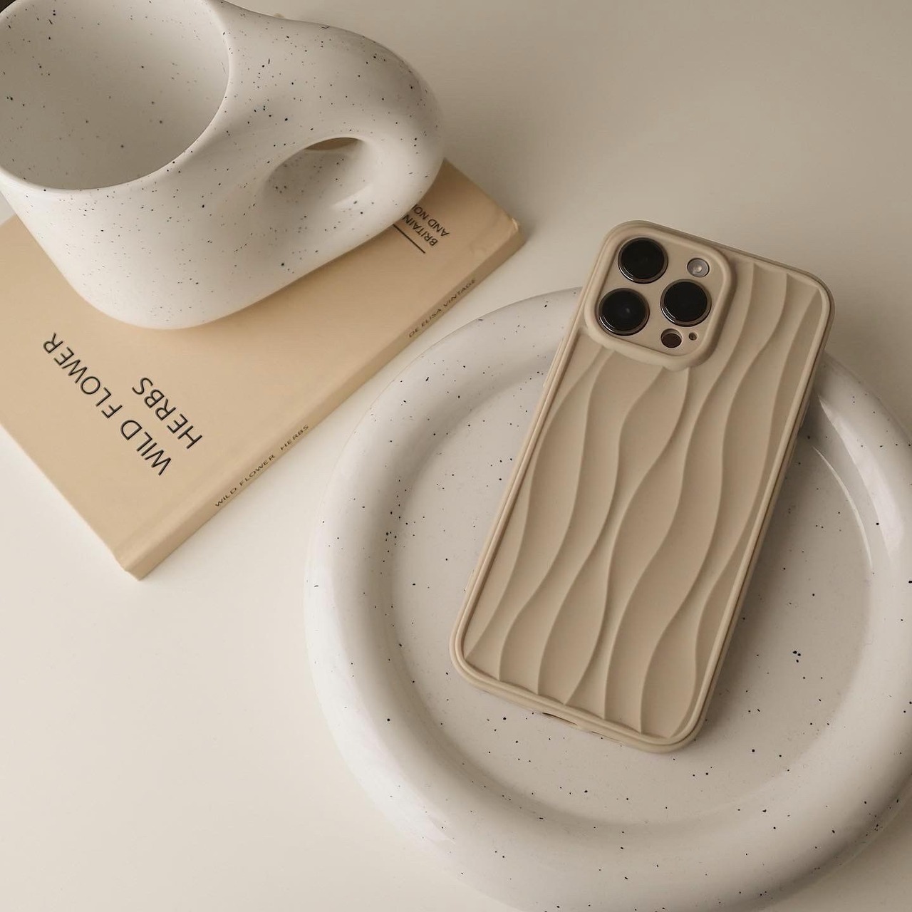 ［ phone case ］milk tea