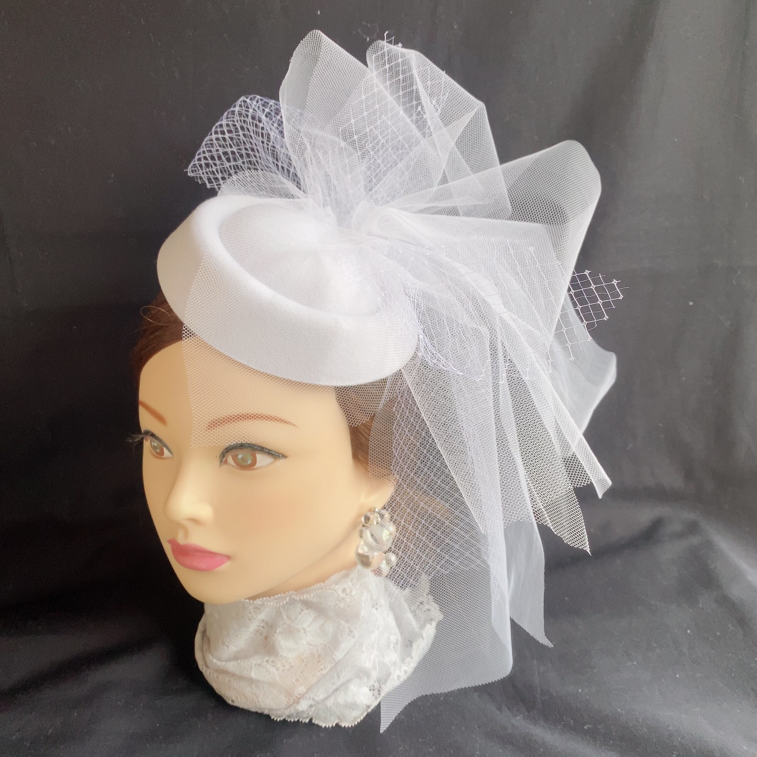 何色のドレスやお着物にでも似合うトークハット