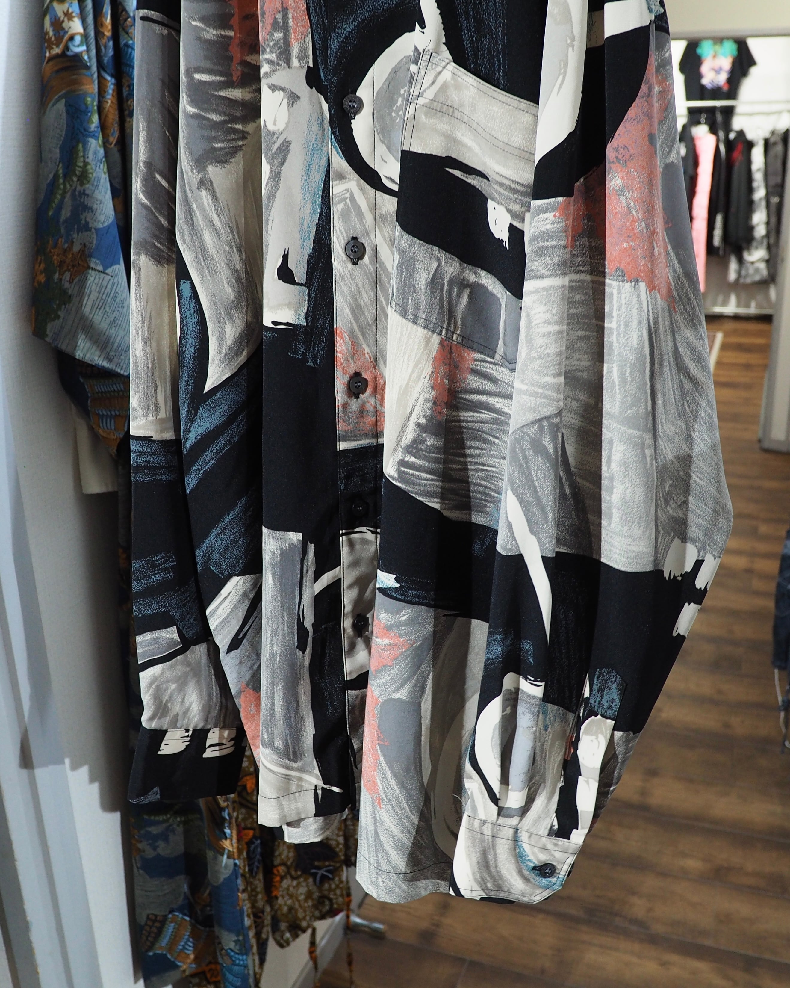 1990s Beautiful abstract Art painting vintage Drape loose shirt