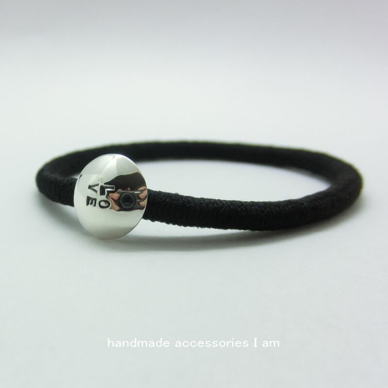ハンドメイド　スタッズスター　スマイルコイン　ブラックヘアゴム　ブレスレット ハンドメイド スタッズスター スマイルコイン ブラックヘアゴム