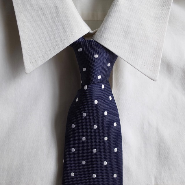 "GIVENCHY" Made in ITALY Polka-Dot Patterned Silk Tie