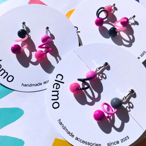 たまくるたま ブラックピンク【ピアス/イヤリング】