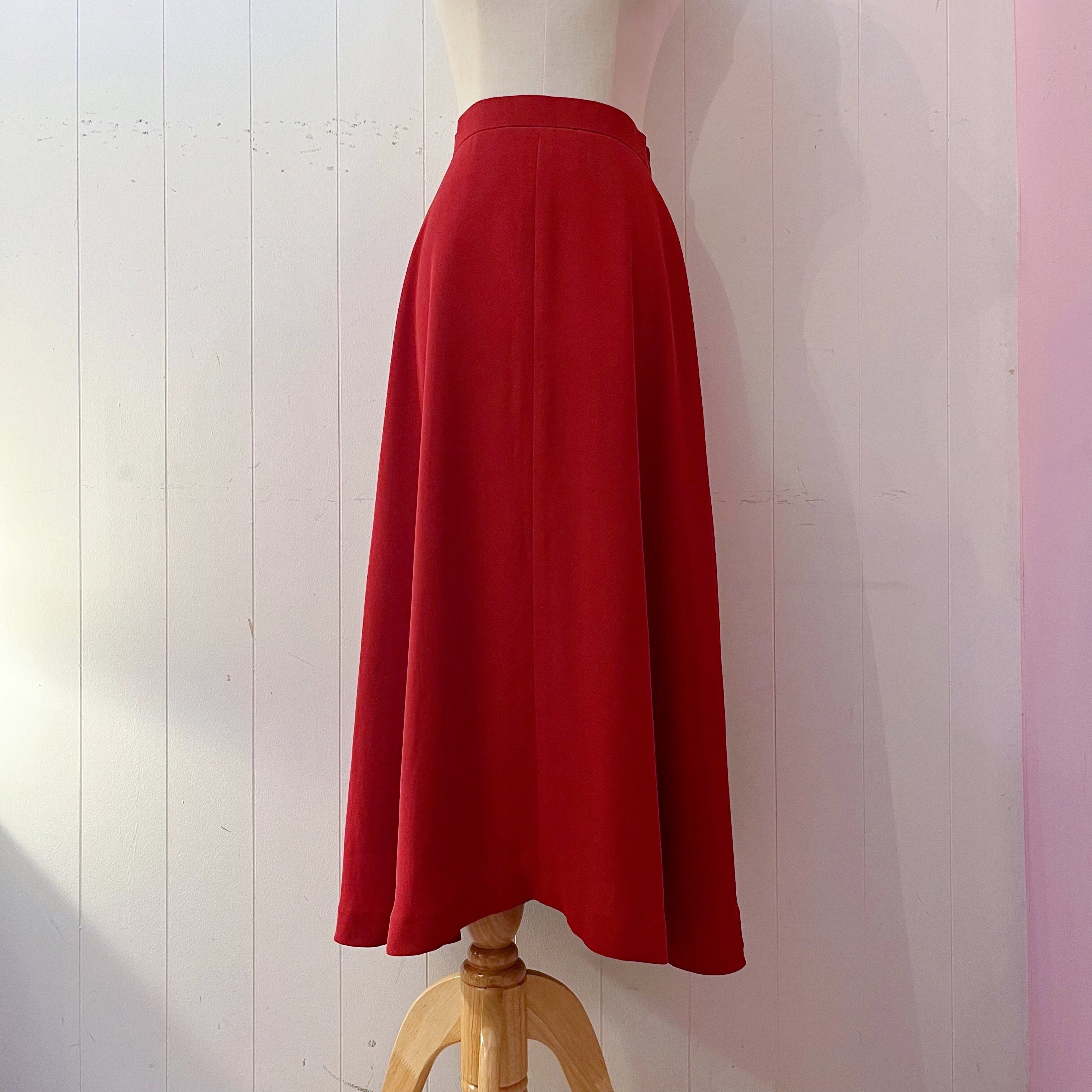 red seams flare skirt