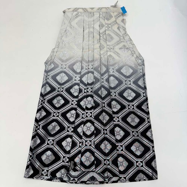 袴 行灯袴 男袴 紐下丈90cm 男性用袴 L-2Lサイズ 成人式袴 シルバー 黒 中古 4661