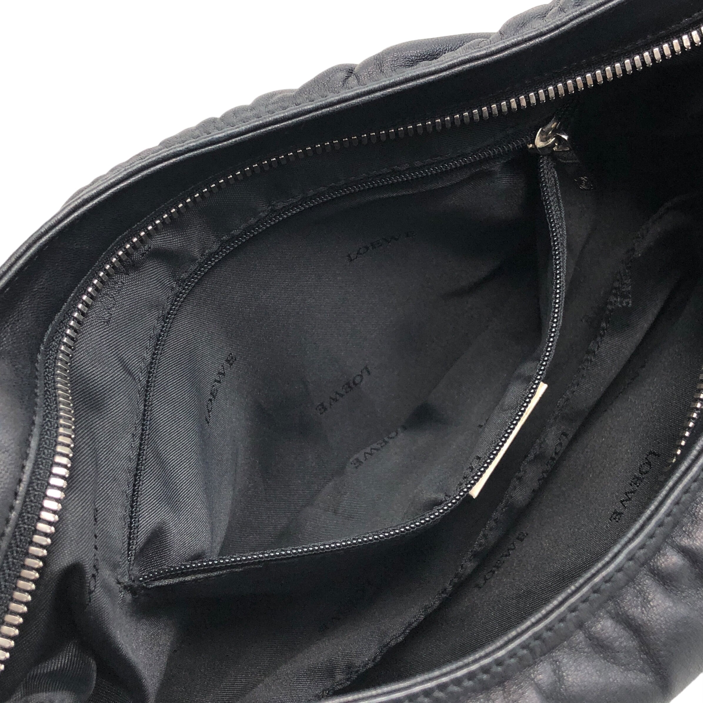 LOEVE ロエベ ショルダーバッグ ホーボー アナグラム　ナッパレザー LOEWEショルダーバッグ ナッパレザー アナグラム ブラック