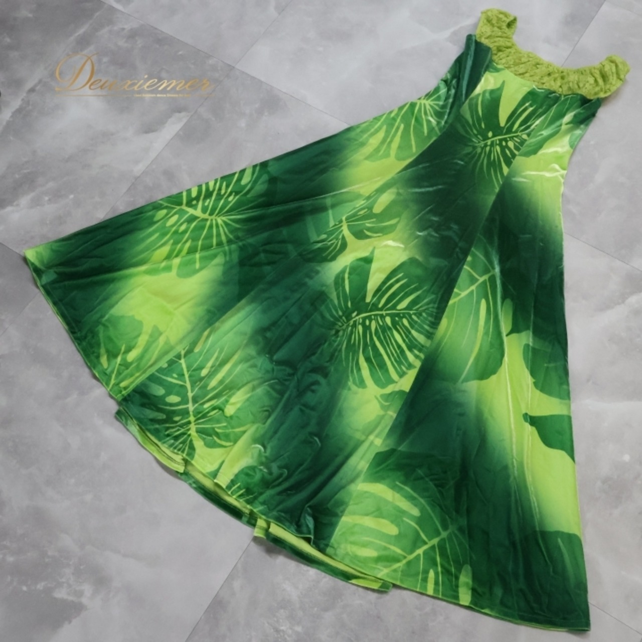 フラダンス 衣装 ワンピース ドレス uino! グリーン系 ハワイ製 ノースリーブ ベロア レース モンステラ柄 かわいい 華やか 鮮やか 明るい 上品 高級感 光沢感 ハワイアン アロハ フラ ダンス レッスン 練習 ドレスアップ エレガント