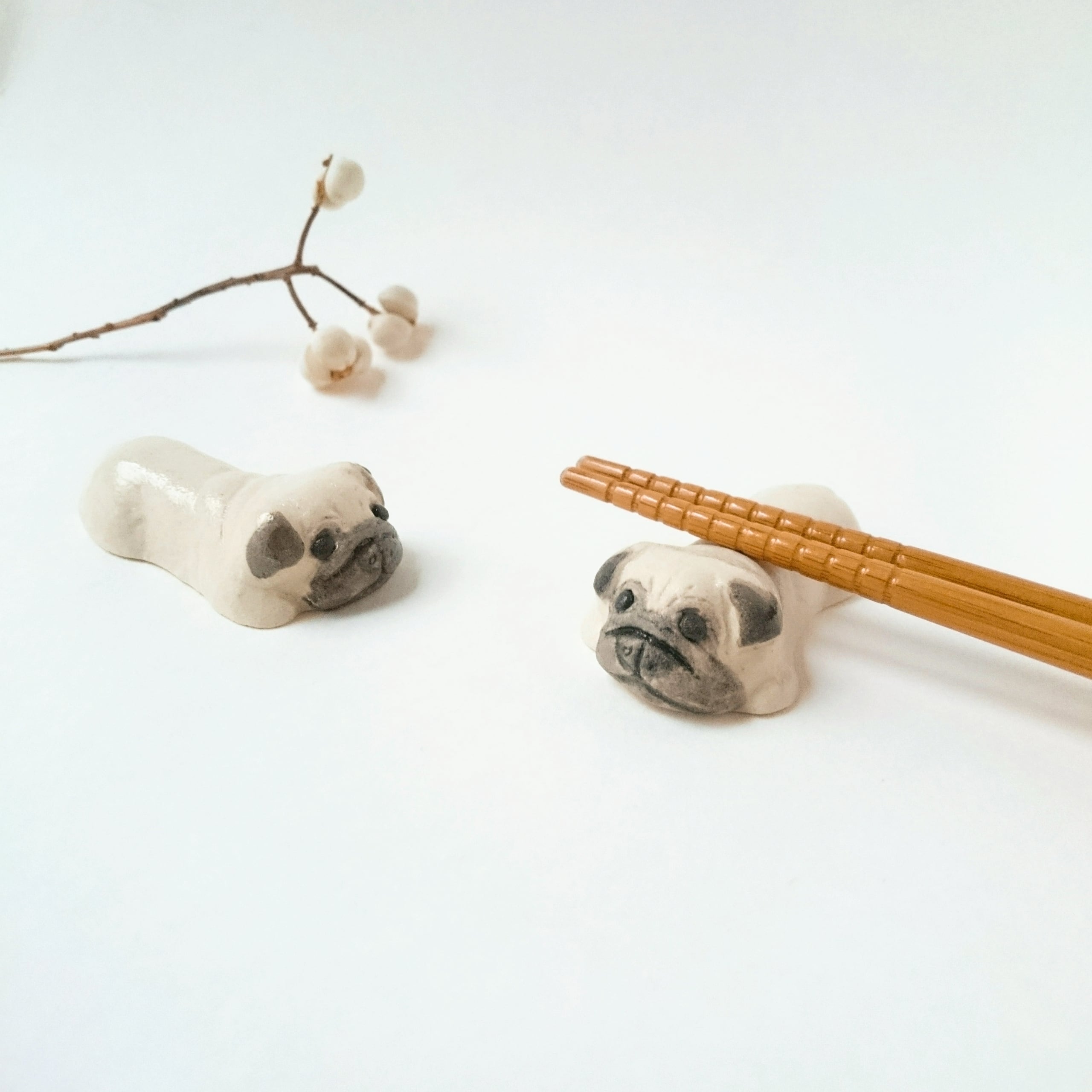 パグの箸置き | 陶器のことり