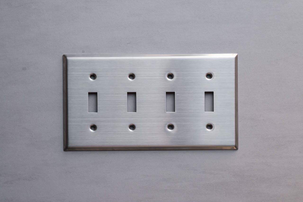 4口アメリカンスイッチプレート(ステンレスヘアライン)