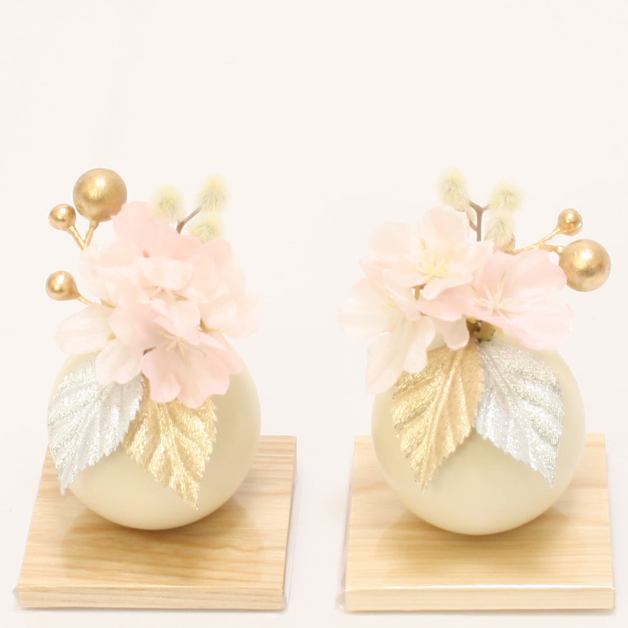 雛人形|ひな人形|初節句|コンパクト|おしゃれ|モダン|インテリア|プレミアム|こだわり|おすすめ|《商品名》NO.60 くるり(大)花飾りアイボリー〔商品コード〕32800-0060