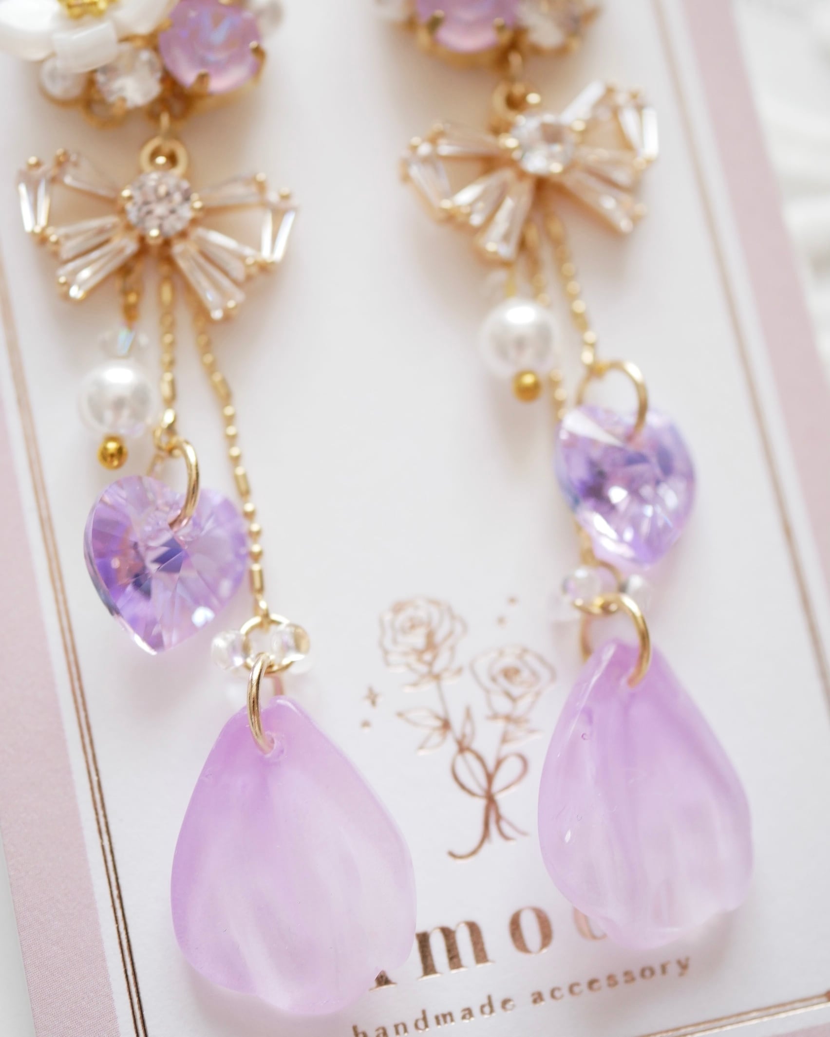 ピアス　蓄光　夜　光る　蝶　大ぶり　薔薇　花　青　パール　ビジュー　夏　ゴールド aacf41e0d9764804151ad3b2cfc5d7