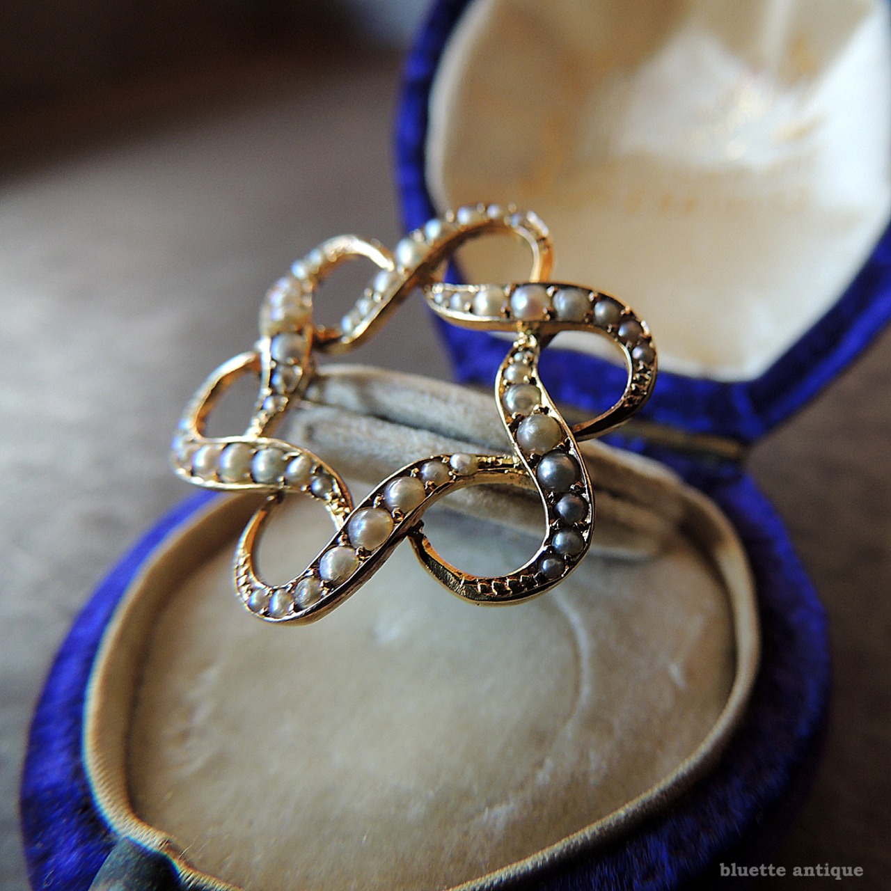 英国アンティークジュエリー 15ctゴールド 真珠 スター ブローチ (ソーティングメモ付)