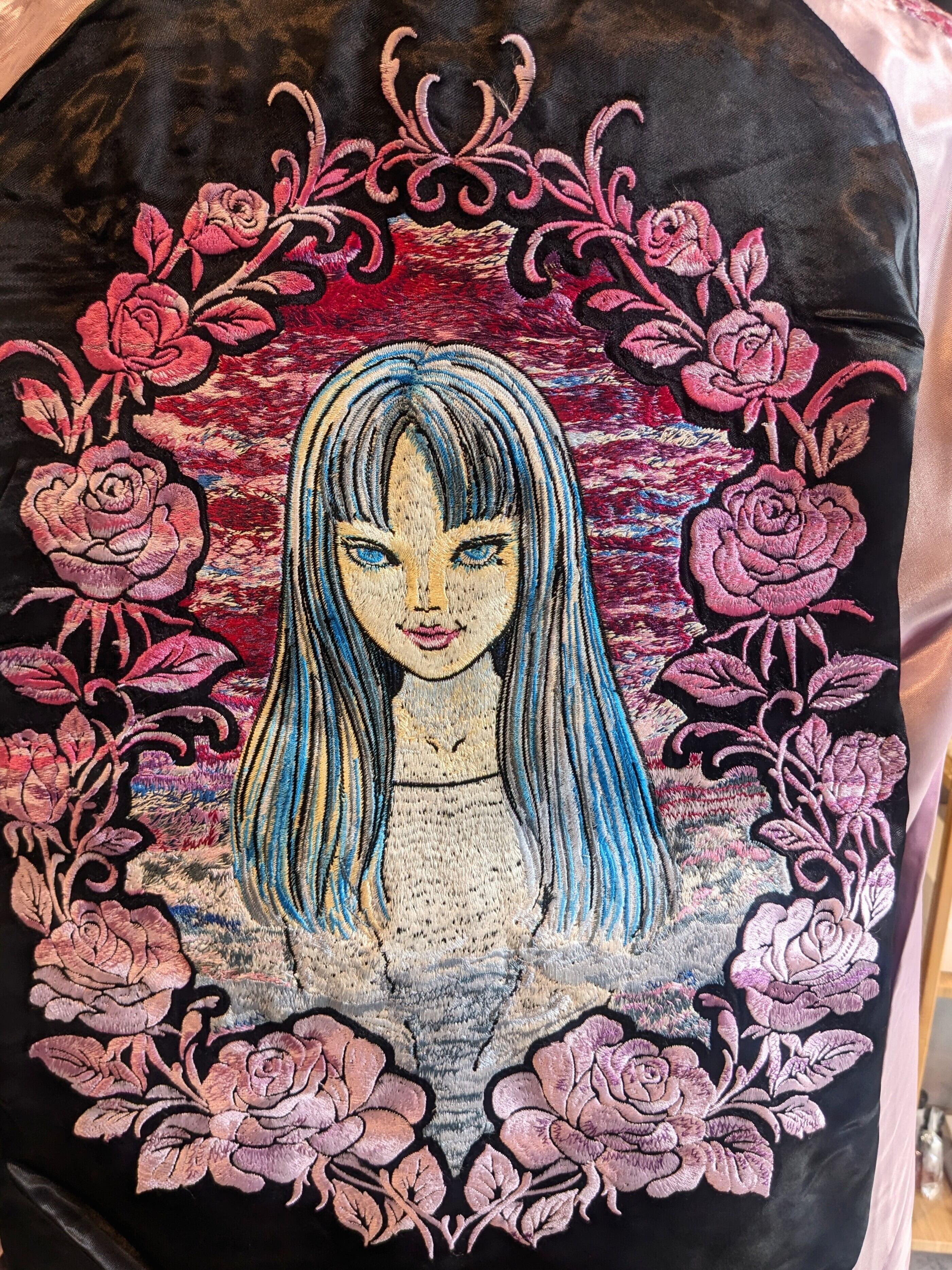 TMEJ-001 『冨江』柄刺繍スカジャンリバ－シブル ジャケット ブラック