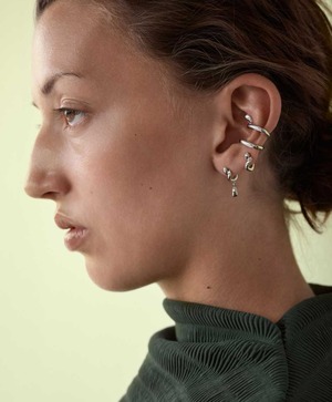 MARIA BLACK マリア・ブラック/Whirl Huggie Pierced Earring - Silver/ ピアス