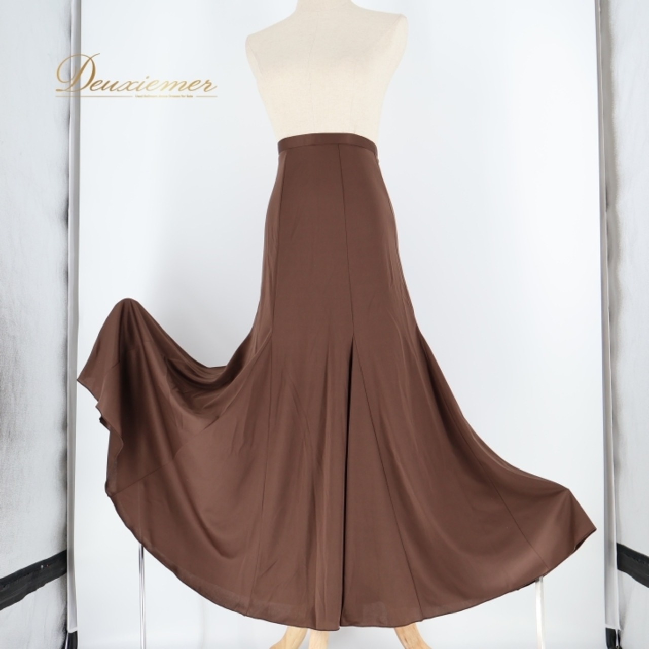 フラメンコ 衣装 ファルダ スカート 無地 レッスン 練習着 Alcala スペイン製 柔らかい 軽い ブラウン系 練習用 おしゃれ 踊りやすい フレアスカート 薄手 ファッション スタイリッシュ シンプル エレガント パーティー 衣装