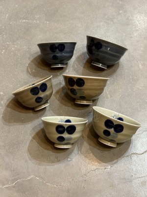 〈WEB陶器市〉ろくべえ飯碗（大・小）　水玉リーフ