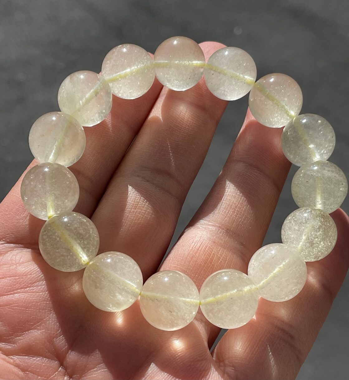 ハイグレードシュワシュワの隕石リビアの宝石リビアングラス  