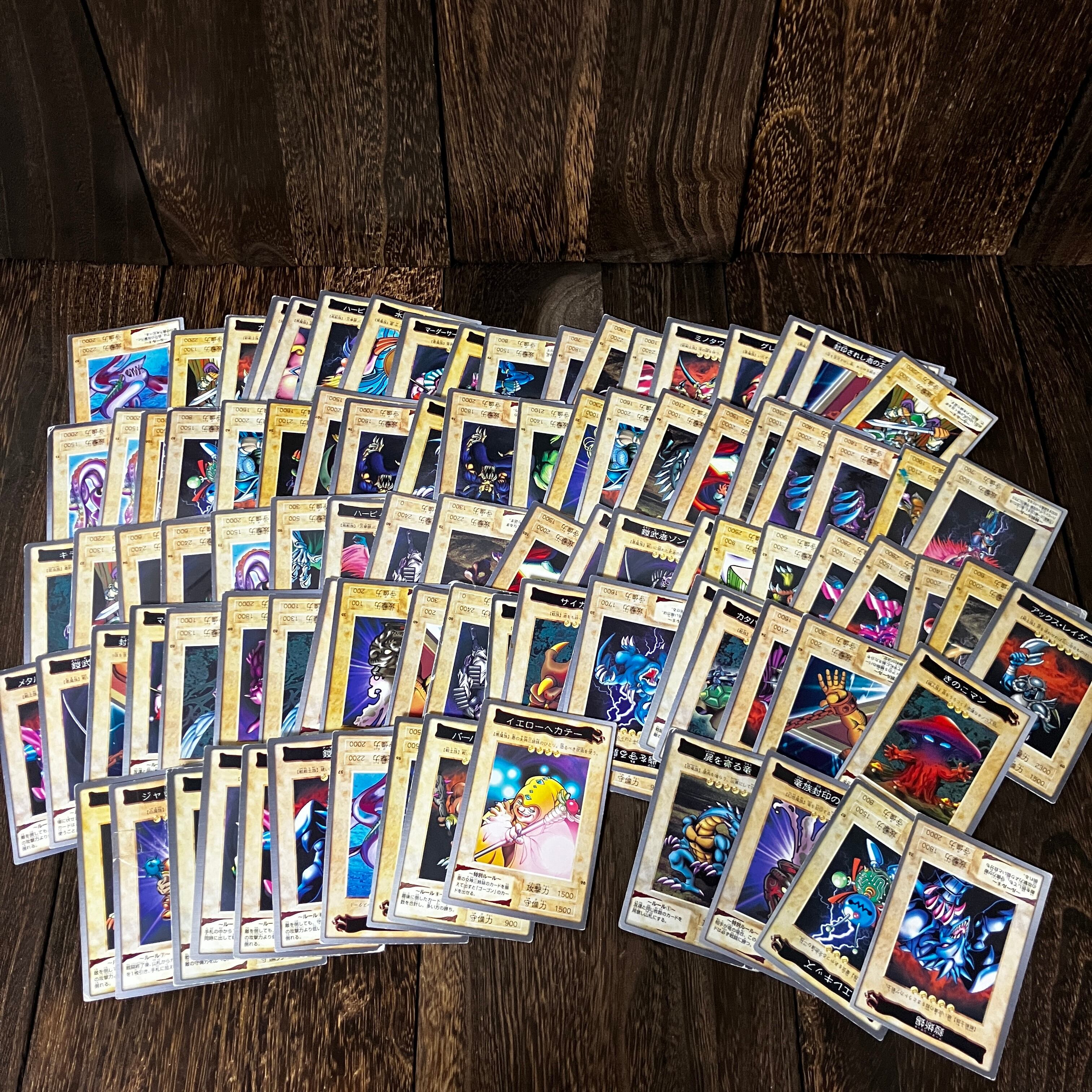 遊戯王カード まとめ売り 旧レリーフ 遊戯王 まとめ売り バンダイ(昔の遊戯王カードバンダイ版まとめ