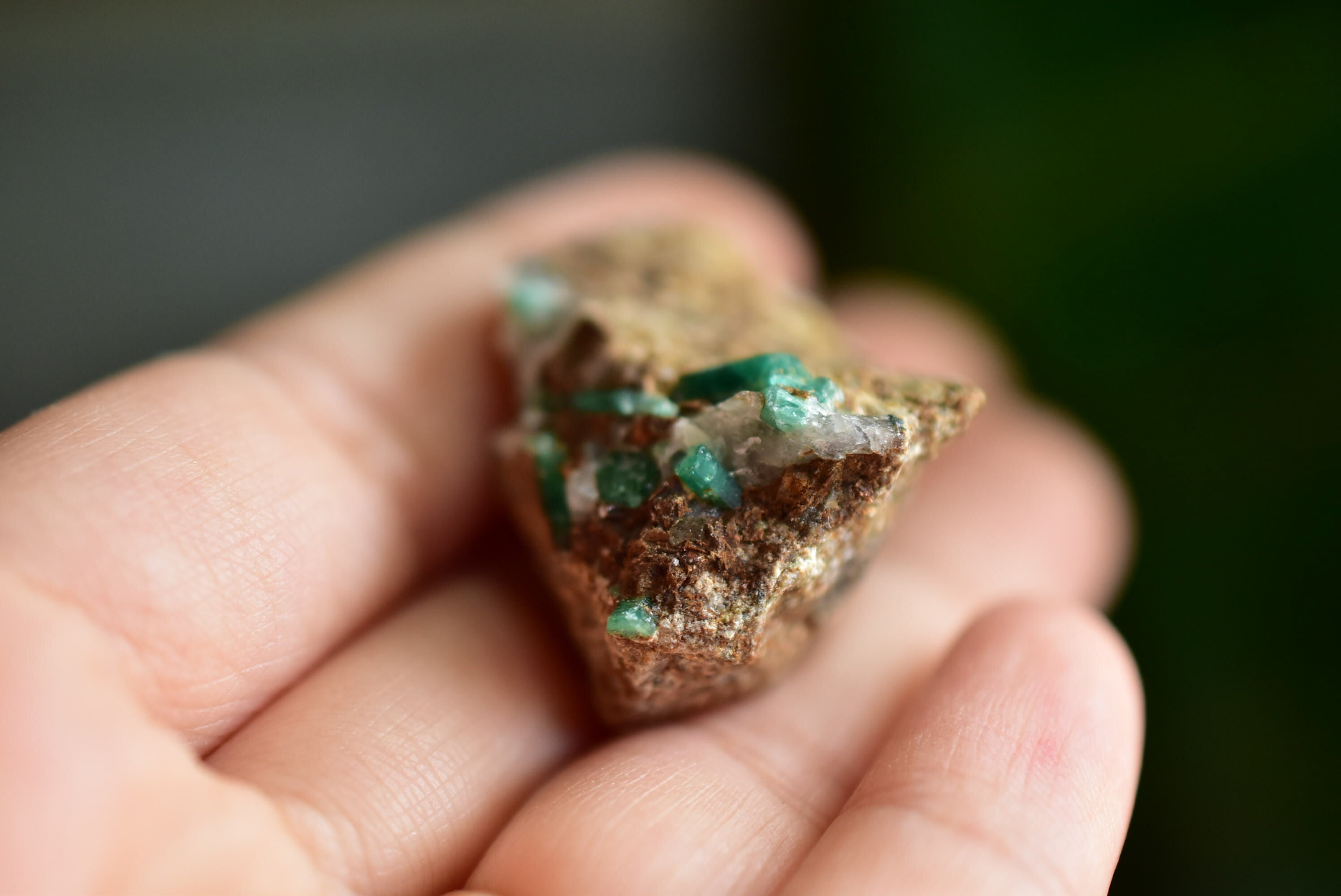 パイライト入り ☆エメラルド原石 eme005 | Funky garuda Stone