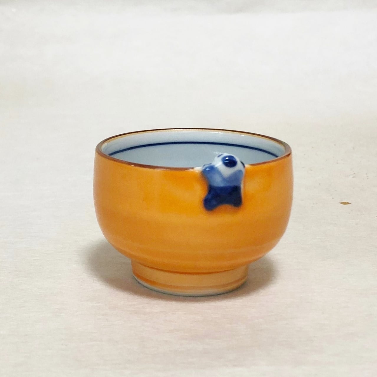 <昇峰窯>色交趾唐子付き ぐい吞み(オレンジ)