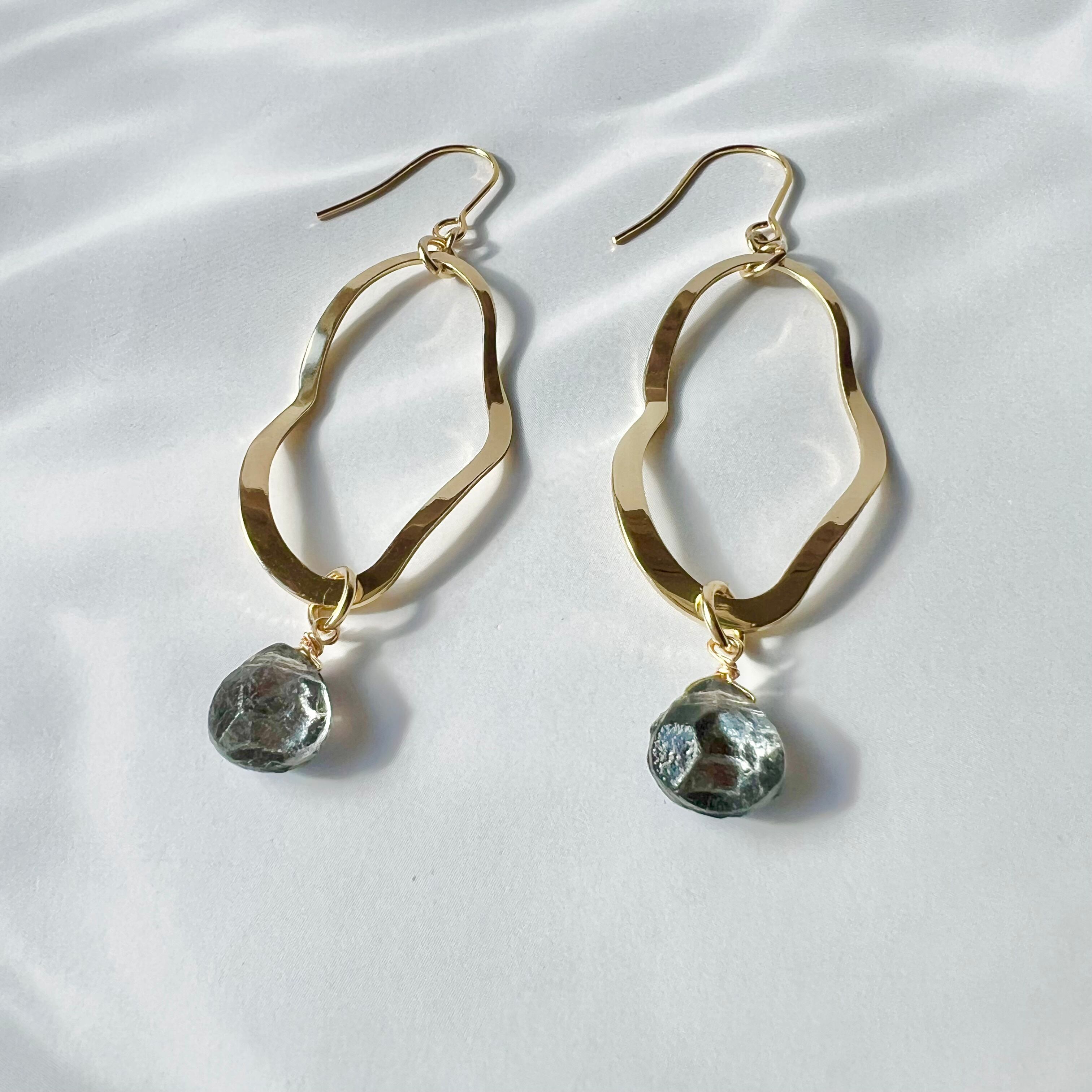 ドラマ着用//チェコガラス×オーバルフープピアス・イヤリング