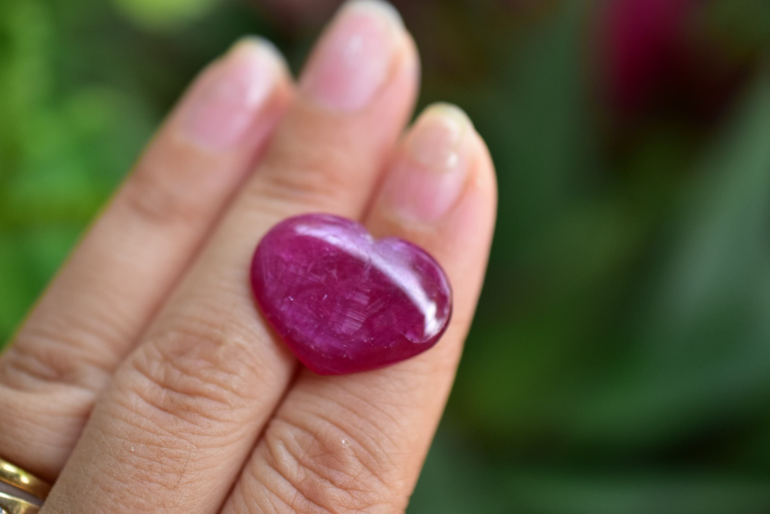 ハートのルビーとピンクチャロアイト ハートのルビーとピンクチャロアイト