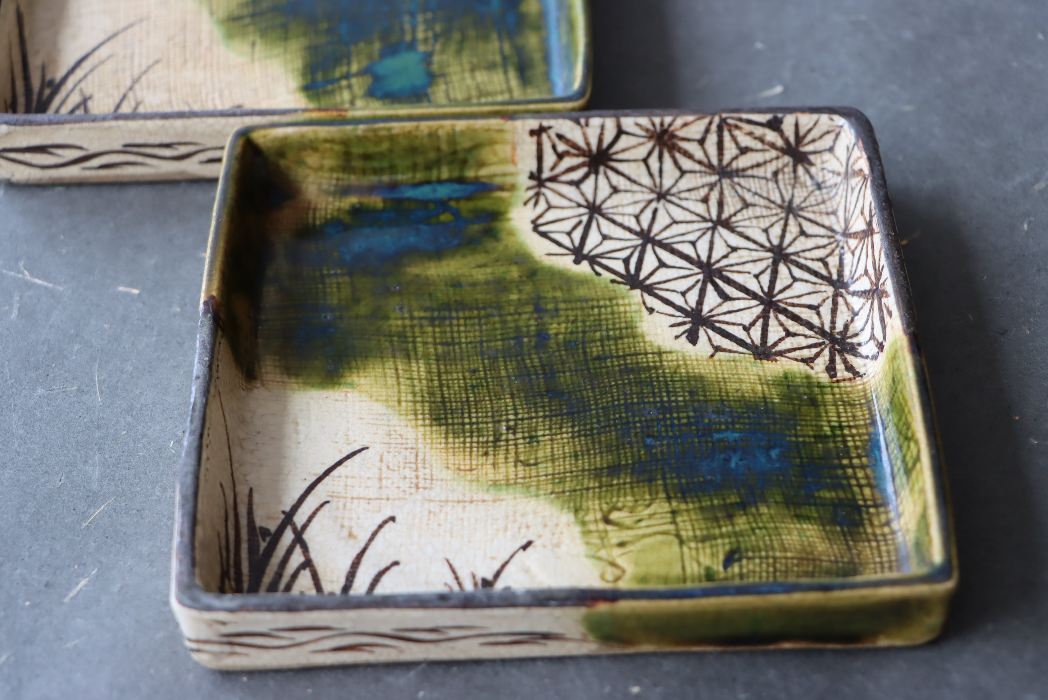 織部焼 在銘 麻の葉草文 角皿/Oribe-ware square plate | (有)新原美術