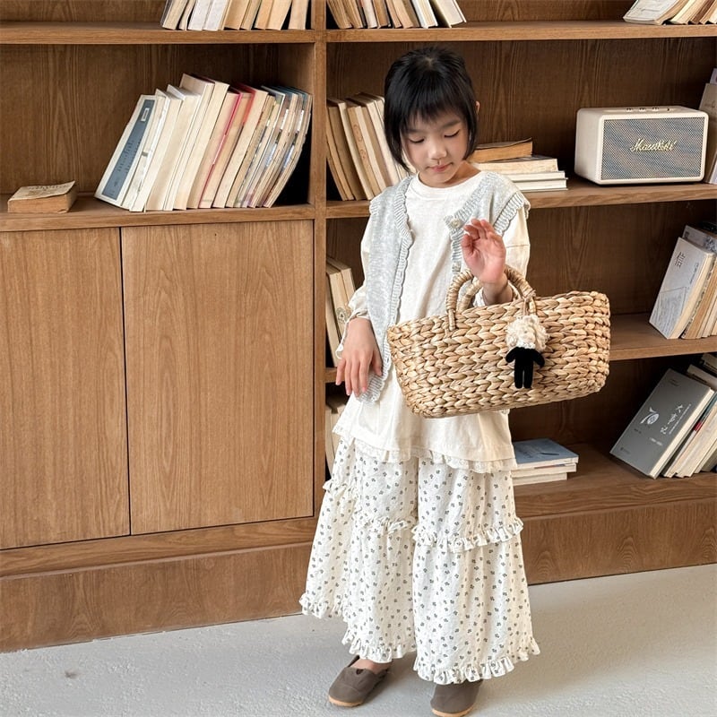 取寄》 小花柄フリルワイドパンツ （アイボリー／ネイビー） ADBB 2025
