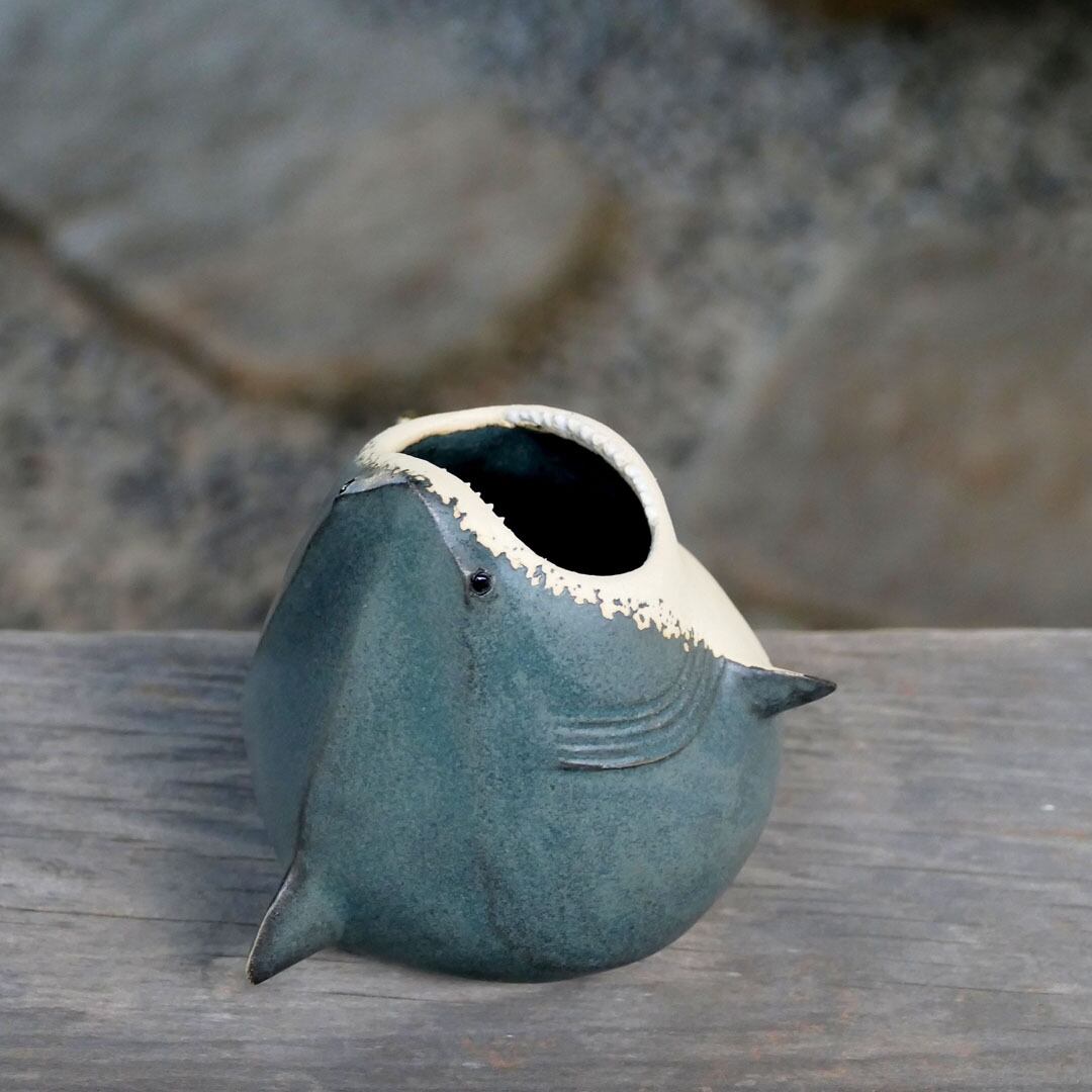 【セラミミックさん製】ホホジロザメ形ぐいのみ ホホジロザメ形酒器 | セラミミックonlinestore