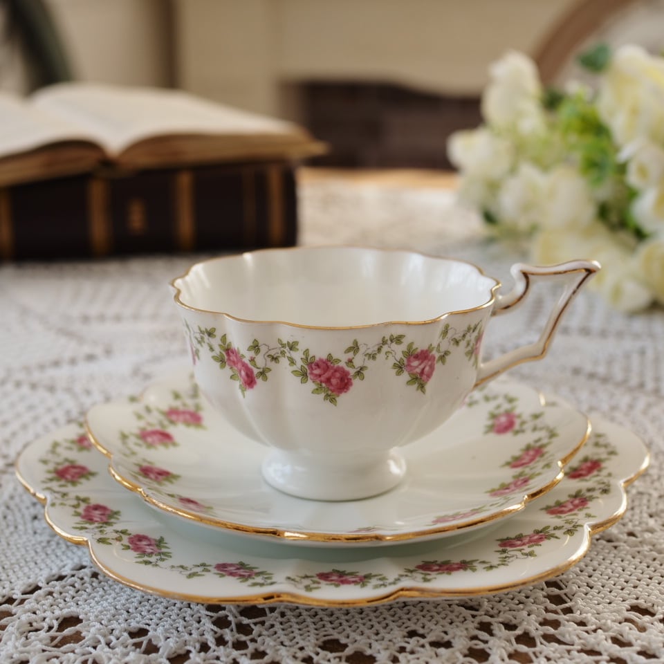 シェリー | antique FEELPORT アンティーク食器の専門店