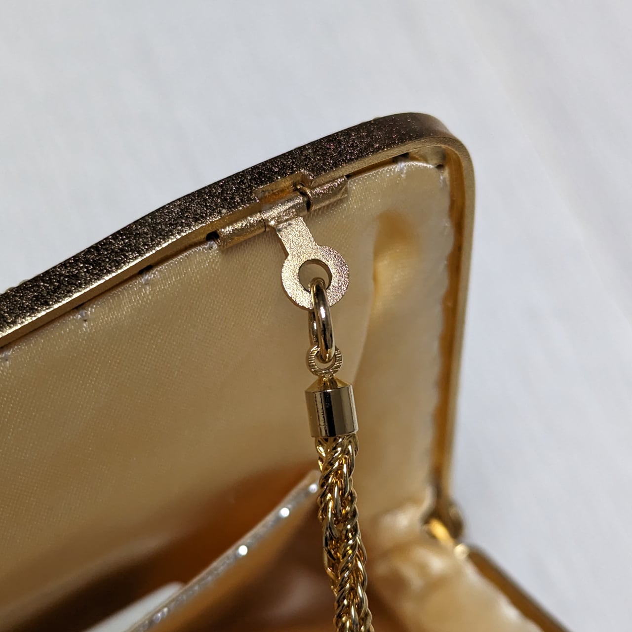 ビンテージ】ビーズバッグ 金具豪華 ゴールド✕白 チェーン収納 ビンテージ】ビーズバッグ 金具豪華 ゴールド✕白 チェーン収納