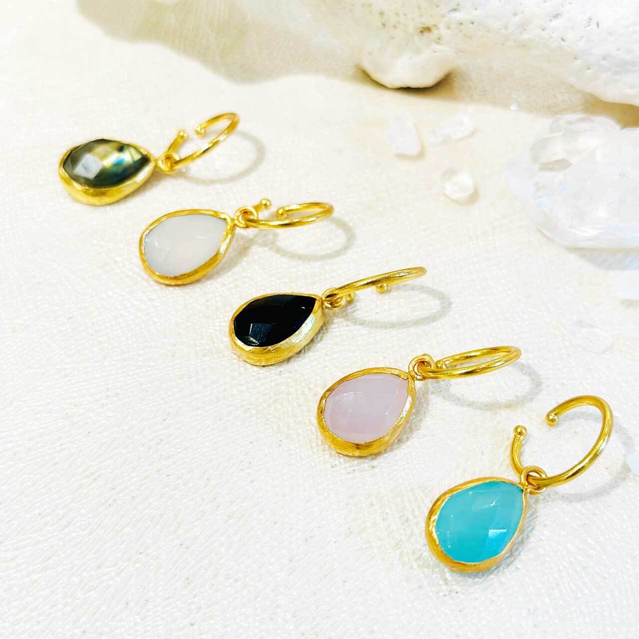 揺れるドロップストーンイヤカフ