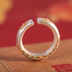 花のリング - 七宝焼が施されて自然の美しさを指先で感じる R457