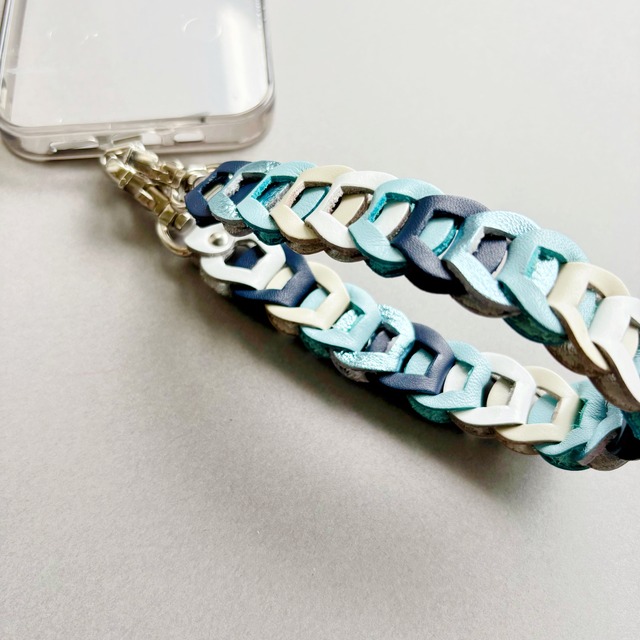 Leather chainスマホハンドストラップ(ブルーカラー)