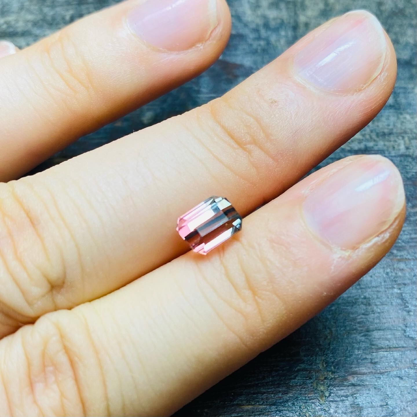 ピンクブルーのかわいいバイカラートルマリン