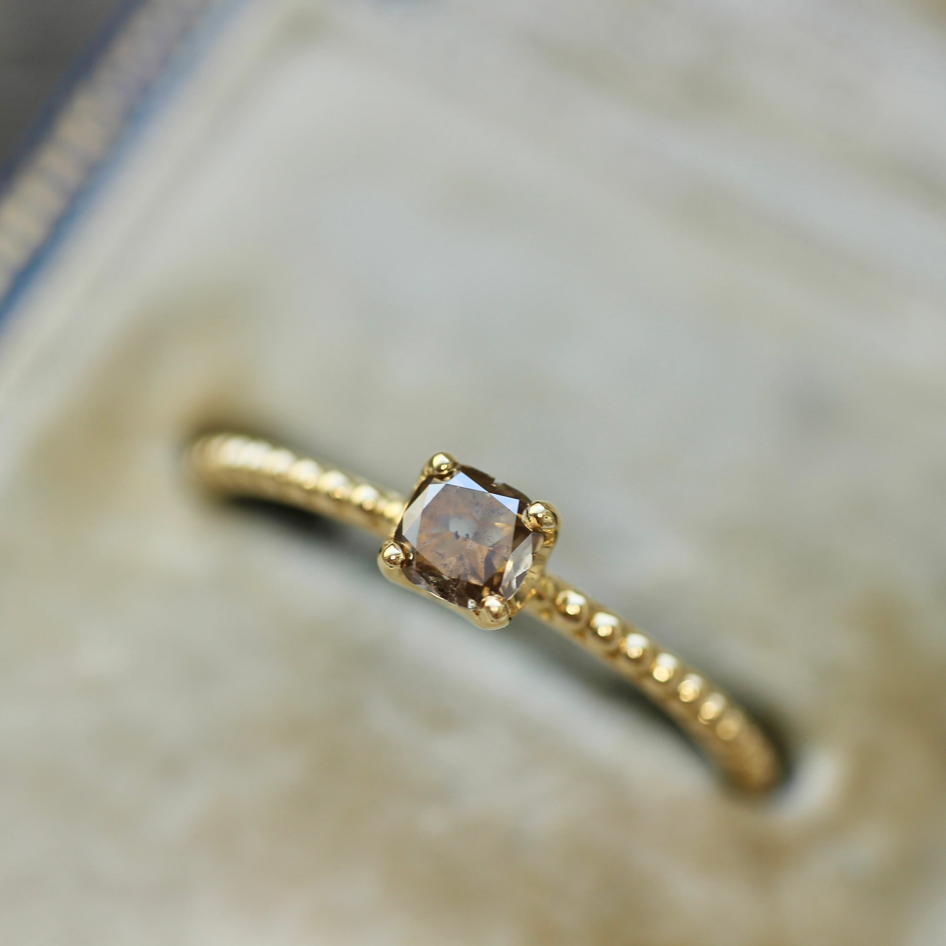 ファンシーブラウンダイヤモンド 0.21ct クッションカット 4本爪