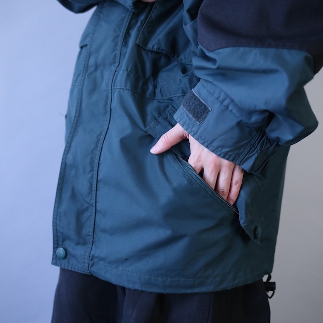 "Columbia" black × green good bi-color over silhouette mountain jacket