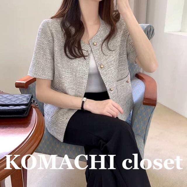 【送料無料】 ノーカラージャケット 半袖ジャケット ゴールドボタン 金ボタン グレー韓国 レディース オルチャン ショート丈 ラウンドネック ポケット コンサバ かわいい 大人可愛い きれいめ シンプル 上品 おしゃれ レトロ こなれ感 エレガント モダン フォーマル 抜け感 フェミニン ナチュラル ベーシック オトナ女子 大人女子 高見え 夏 ママ OL 休日 通勤 ビジネス ミーティング 食事会 普段使い 重ね着 レイヤード トレンド 流行 インスタ映え フリーサイズ