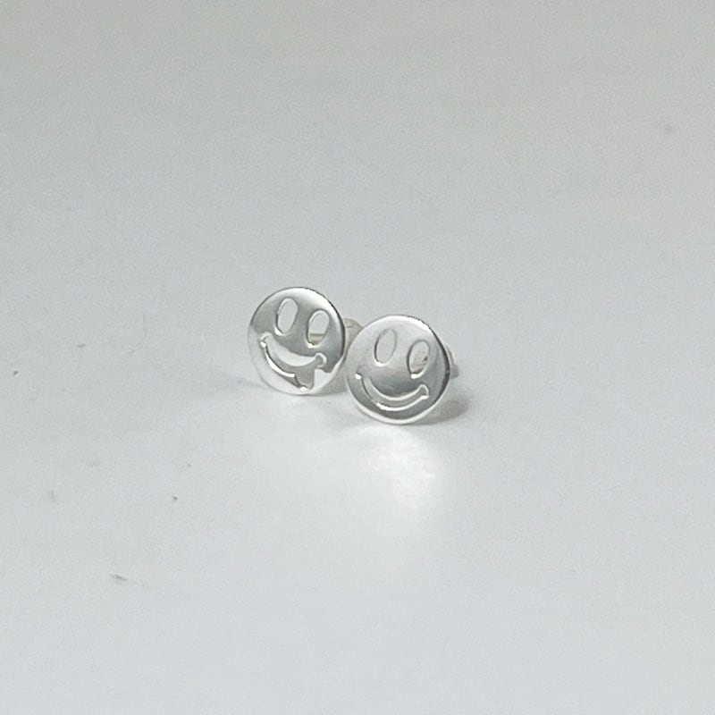 スマイル スタッドピアス