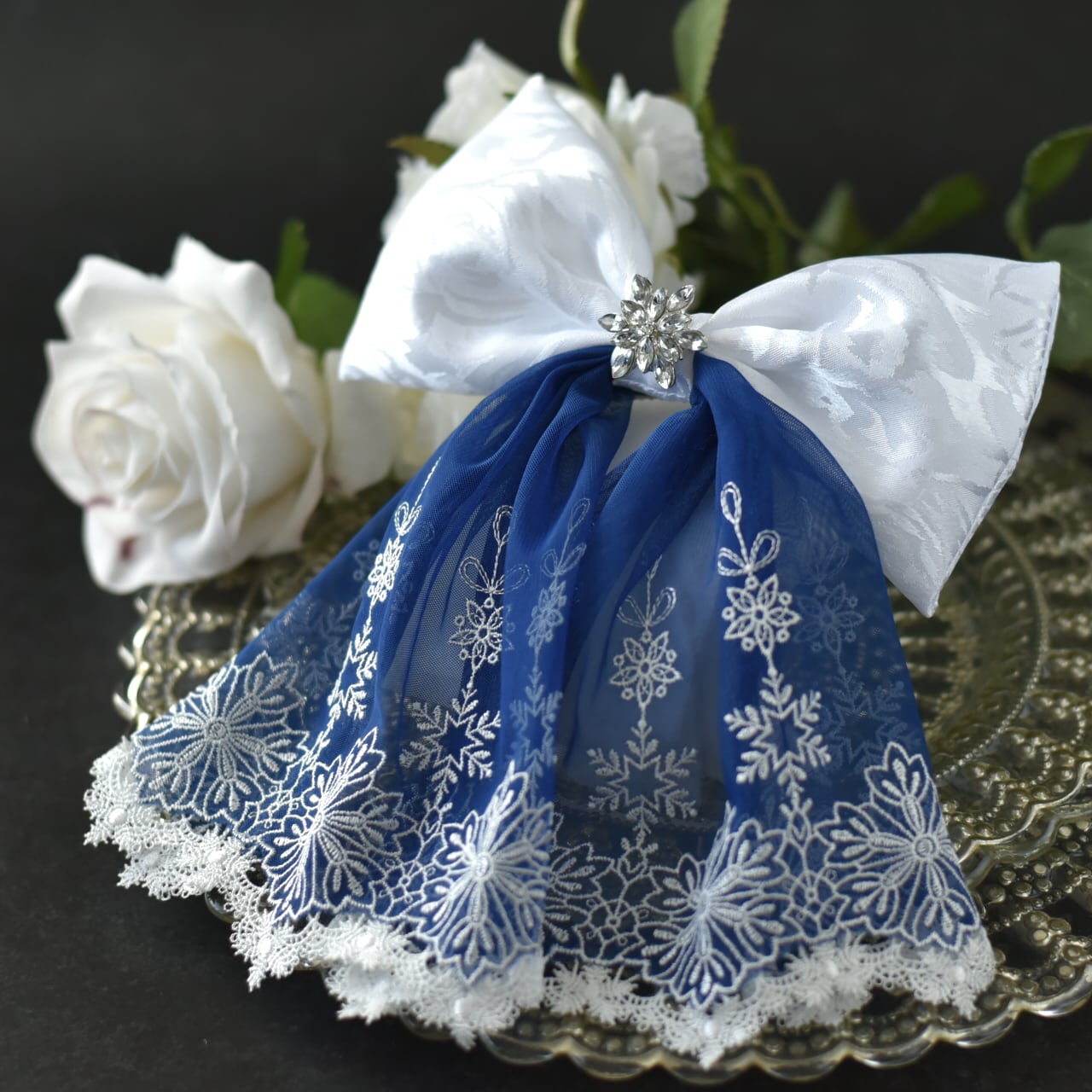 六花献上前夜譚｜雪の結晶が美しい白き薔薇と刺繍のジャボタイ2way