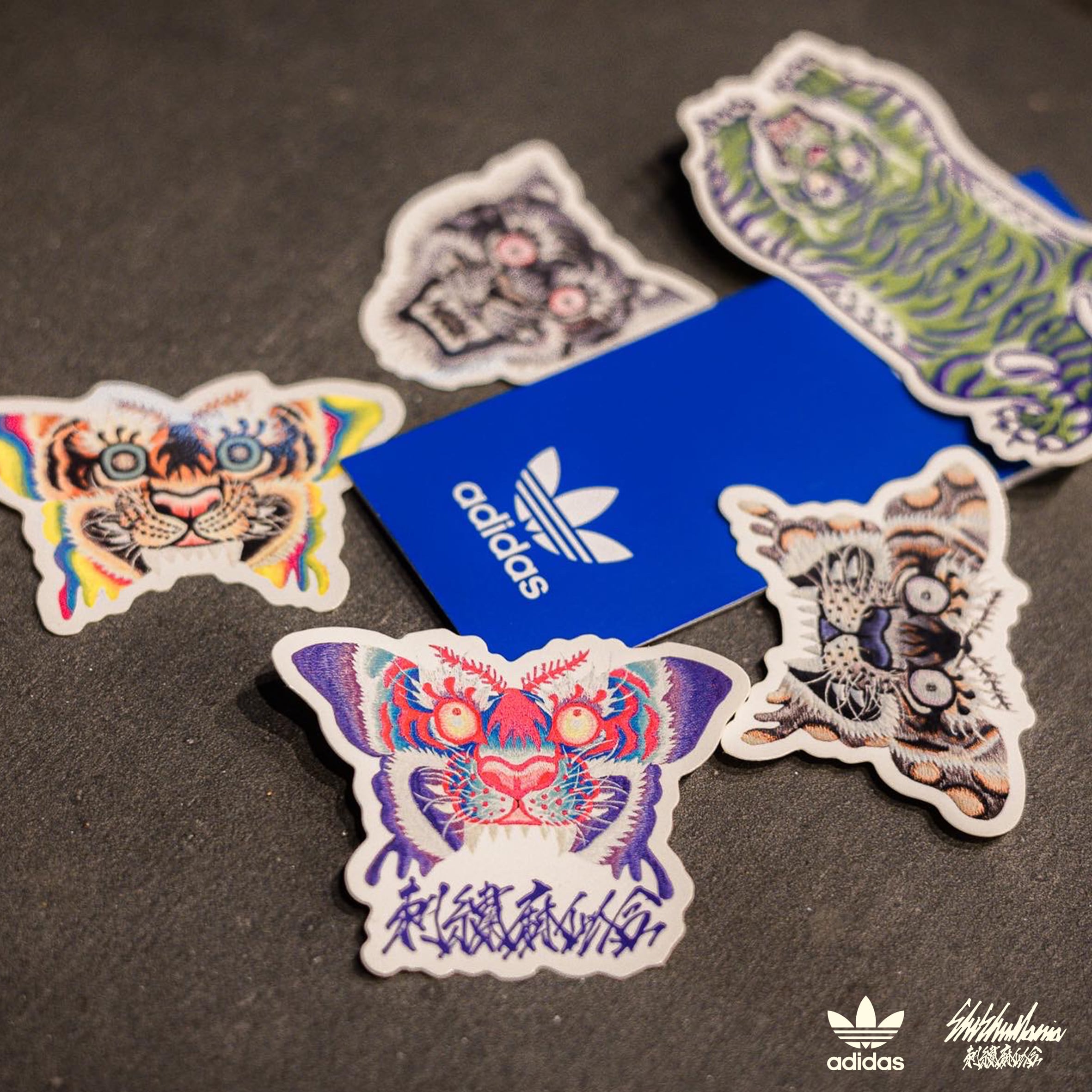 オーロラ蛾虎刺繍ナイロンコーチジャケット | SHISHUMANIA ONLINE STORE