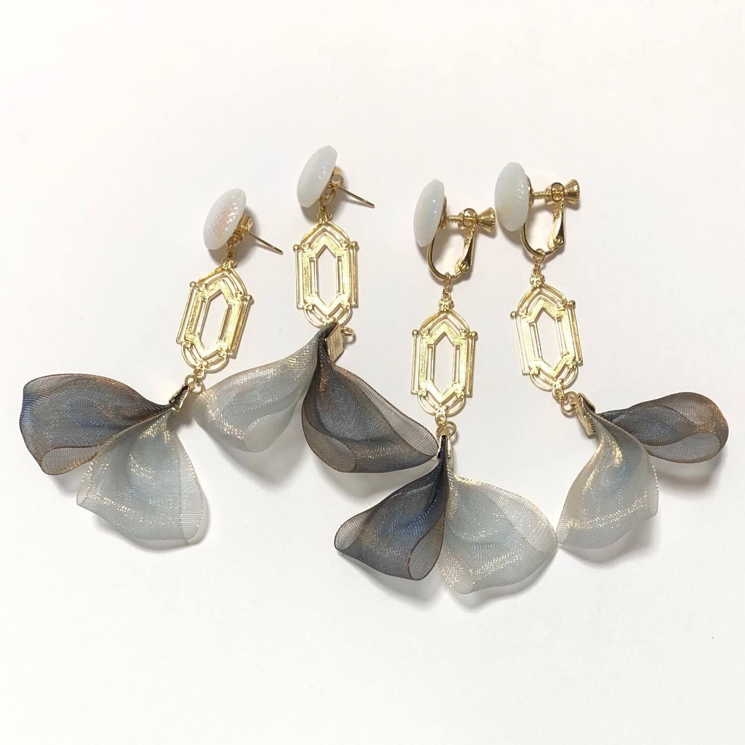 フランスオーロラボタンとオーガンジータッセルの〈ピアス/イヤリング