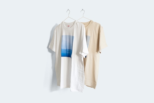 青い空と海面を描いた、Tシャツの2枚セット