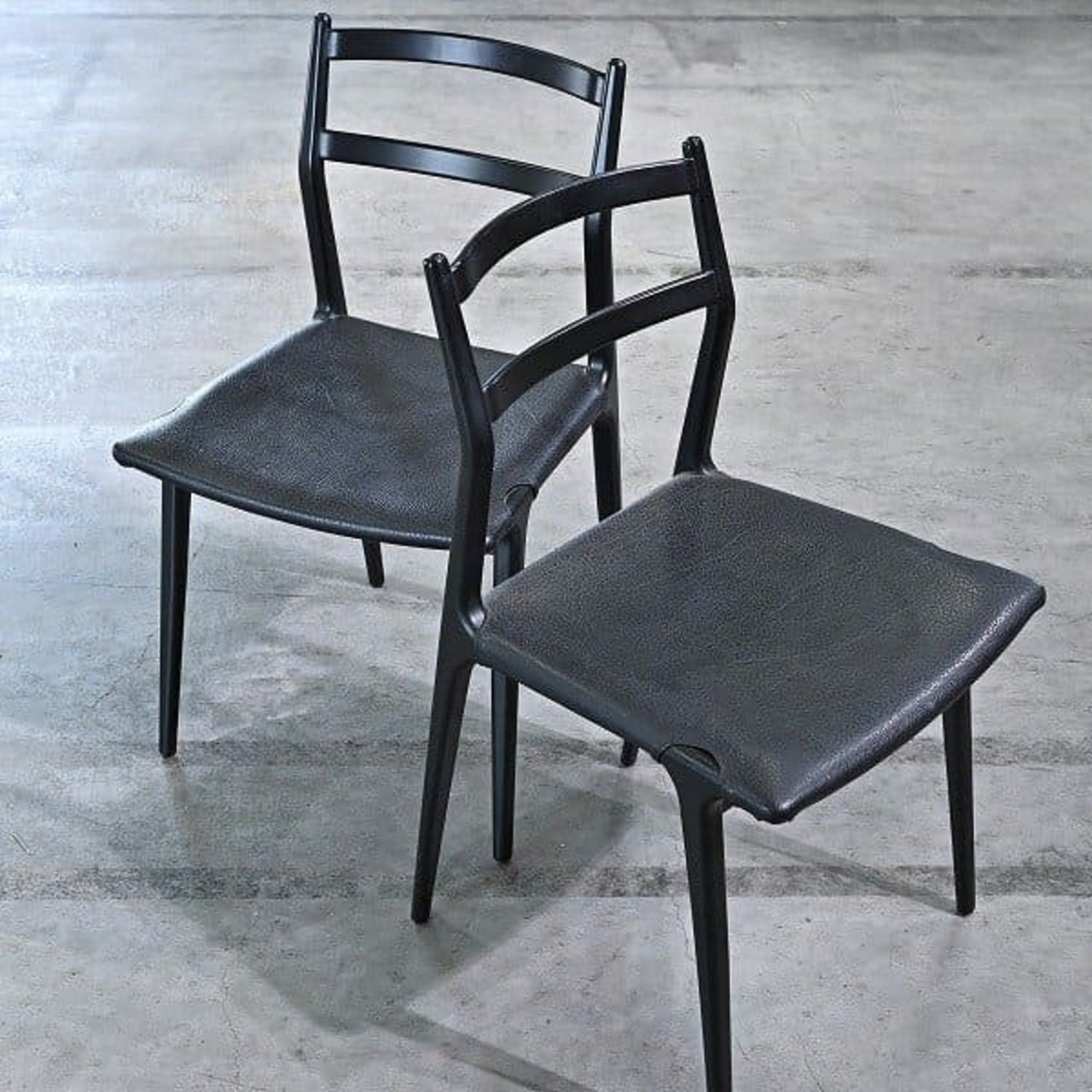 天童木工 18万「インパラ」佐々木敏光 リビング ダイニング アームレス 本革 シック モダン Tendo